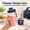 Prepare a bebida, coloque a tampa e leve o copo.